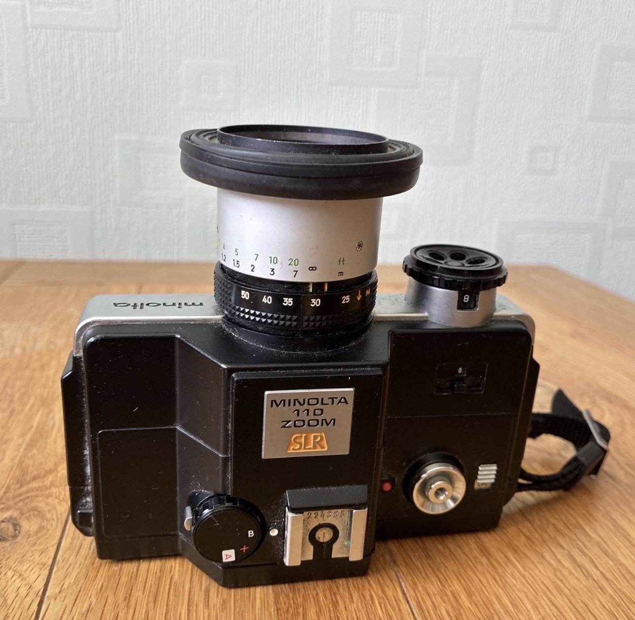 Minolta 110 zoom Mk1 SLR – Foxes Den