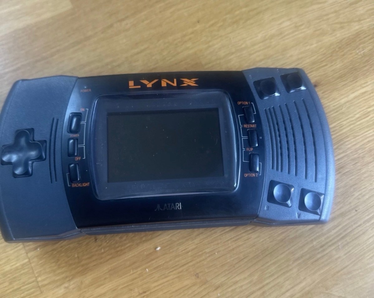 Atari Lynx 2 handheld games&nbsp;console